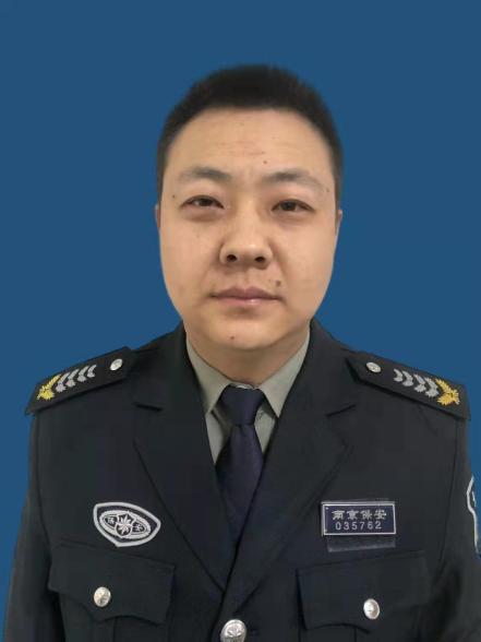 一部董梅健，照片