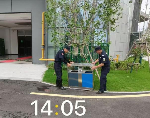 C:/Users/BA/Desktop/風(fēng)雨過后南京保安迅速行動，恢復(fù)安“寧”面貌/4.jpg4