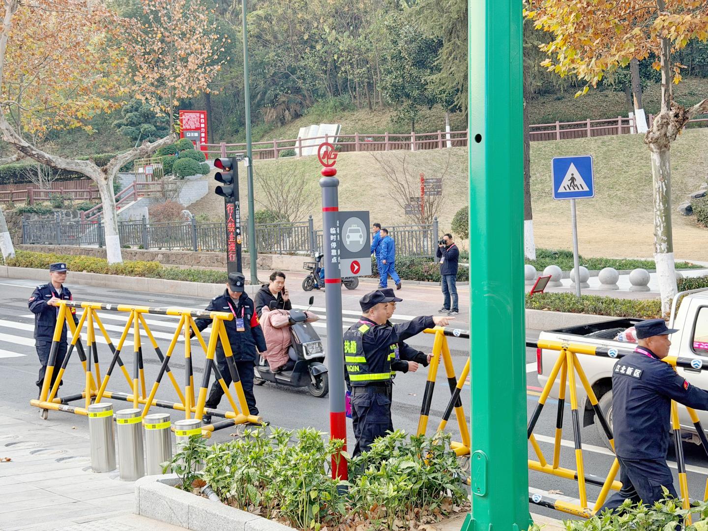 E:/25.12.10后 上傳網(wǎng)站留存/“保安衛(wèi)士”護(hù)航，熱血燃賽場(chǎng)！——南京市保安服務(wù)有限公司大廠分公司保障WCBA女籃聯(lián)賽激情開燃/照片/微信圖片_20251210163658_265_1.jpg微信圖片_20251210163658_265_1