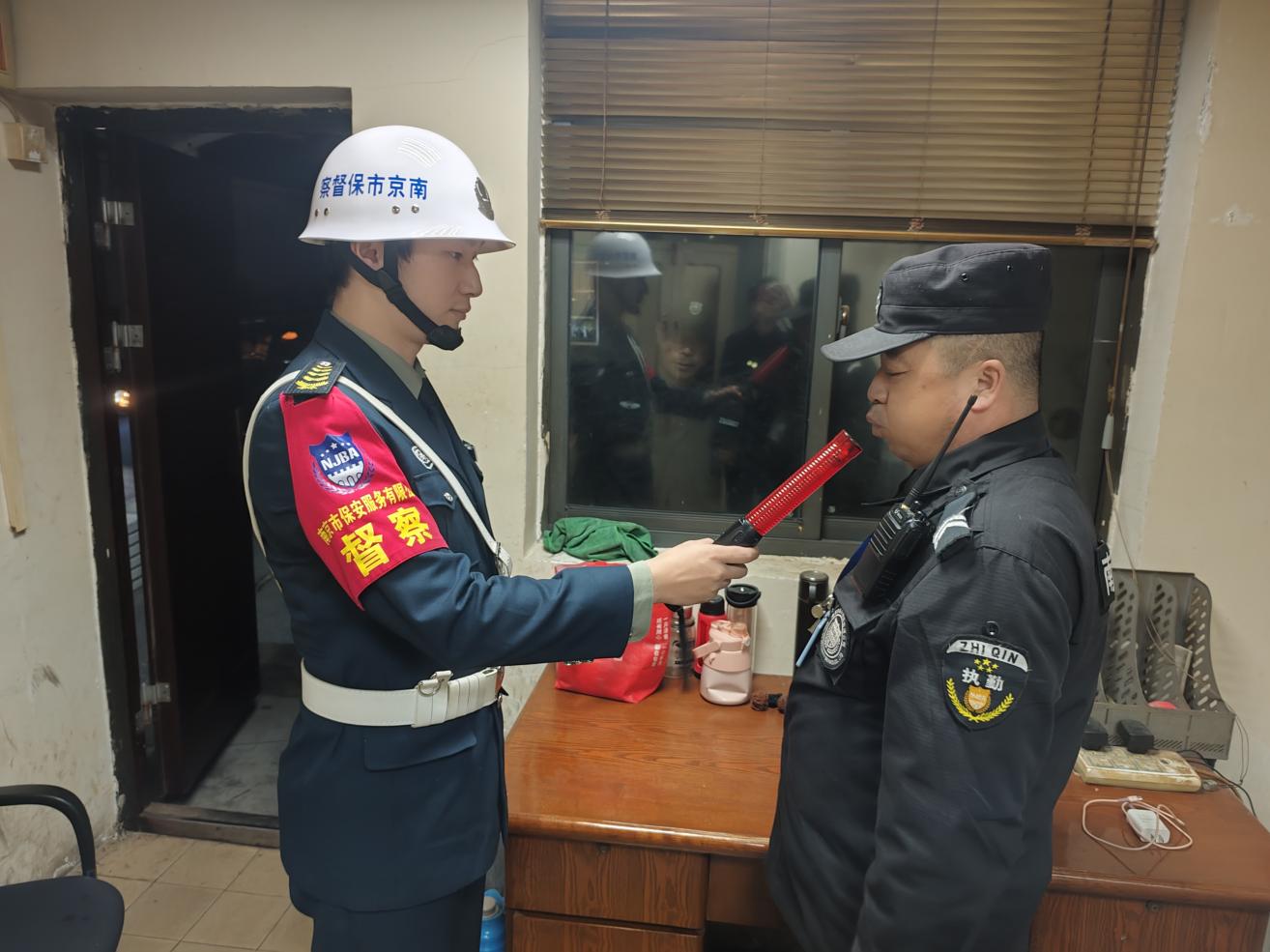 E:/25.12.10后 上傳網(wǎng)站留存/筑牢安全防線 護(hù)航平安元旦——南京市保安服務(wù)有限公司召開(kāi)元旦節(jié)前安全生產(chǎn)專(zhuān)題部署會(huì)議/af3fa081b659b81cc826046aaa1aa820.jpgaf3fa081b659b81cc826046aaa1aa820