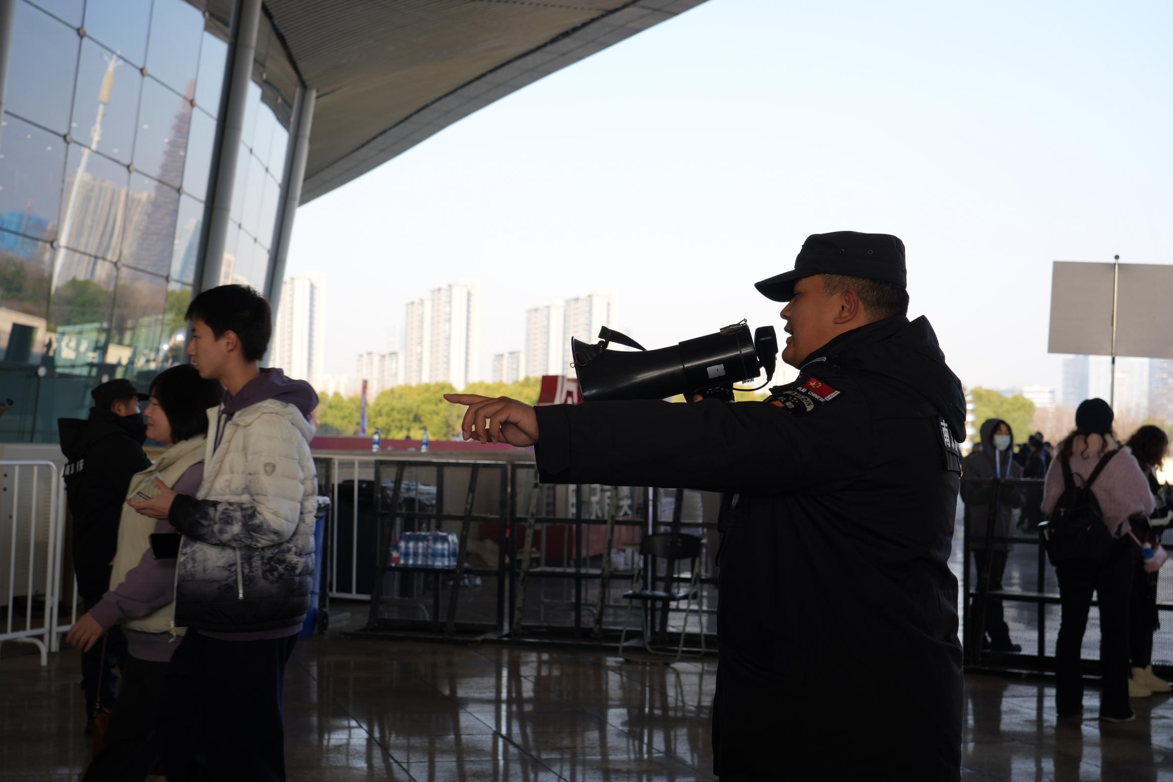 E:/25.12.10后 上傳網(wǎng)站留存/“安保鐵軍、硬核保障”2025系列報(bào)道四十一——乒超巔峰對決耀金陵 南京市保硬核護(hù)航筑平安/DSC06342.JPGDSC06342