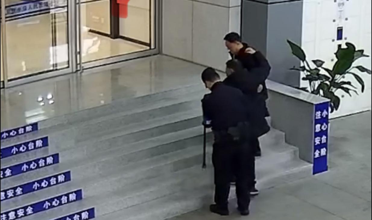 E:/25.12.10后 上傳網(wǎng)站留存/致敬“服務(wù)之星”劉禮兵！南京市保以專業(yè)守護(hù)安全，用溫情溫暖人心/照片/精修/5851dfcd78fd0f1bab3c514af4abc905.jpg5851dfcd78fd0f1bab3c514af4abc905